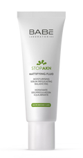 Babé Stop AKN Mattifying Fluid، وهو مرطب للوجه خفيف للغاية مصمم خصيصاً للبشرة الدهنية أو المعرضة لحب الشباب.