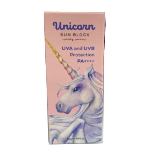 واقي شمس من ماركة Turquaz من مجموعة Unicorn، تركيبة كريمية مرطبة للبشرة، لا تترك اثر، مقاوم للماء والعرق يوفر حماية عالية جدًا من الأشعة فوق البنفسجية.