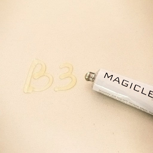جل تفتيح وتنقية البشرة من ماركة MagiClear،