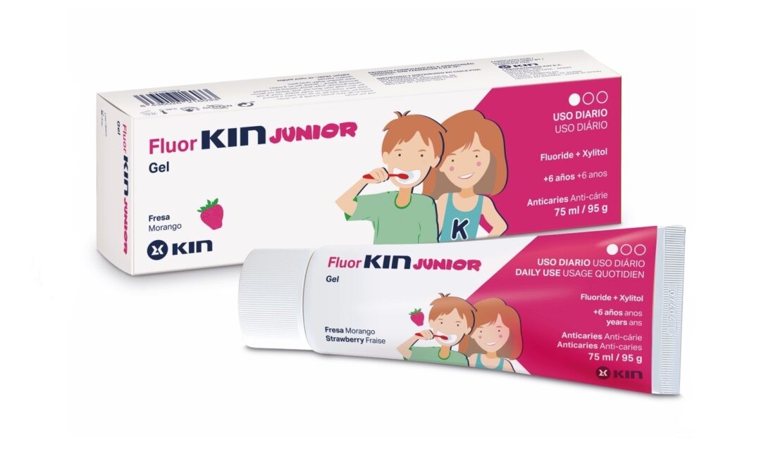 جل الأسنان Fluor KIN Junior بنكهة الفراولة، وهو معجون أسنان مخصص للأطفال الذين تتراوح أعمارهم بين 6 و12 عاماً
