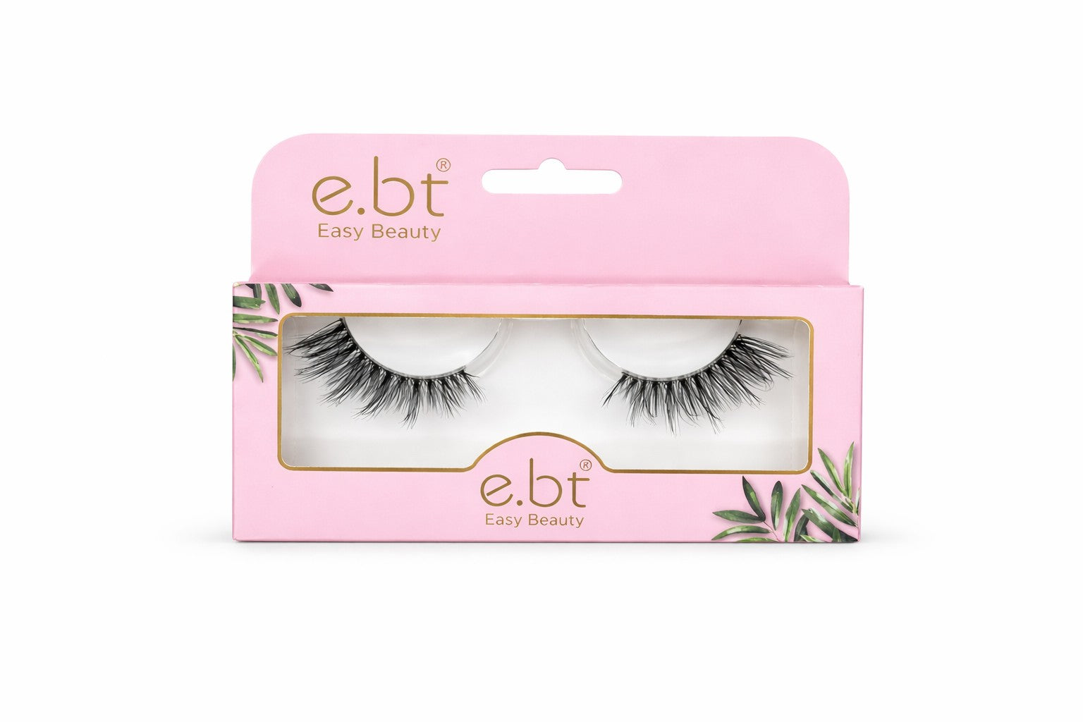 رموش صناعية من العلامة التجارية e.bt (Easy Beauty). تتميز هذه الرموش بتصميمها الخفيف والموزع بشكل طبيعي لتمنح العين مظهراً جذاباً ومرفوعاً