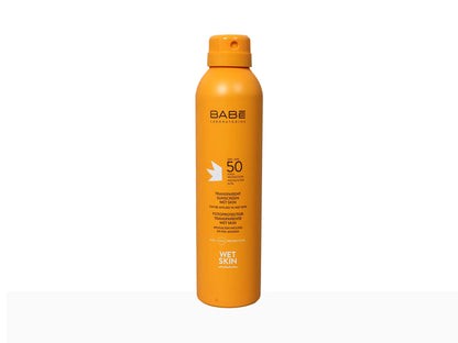Babé Laboratorios Transparent Sunscreen Wet Skin، وهو بخاخ واقي من الشمس بتركيبة شفافة.