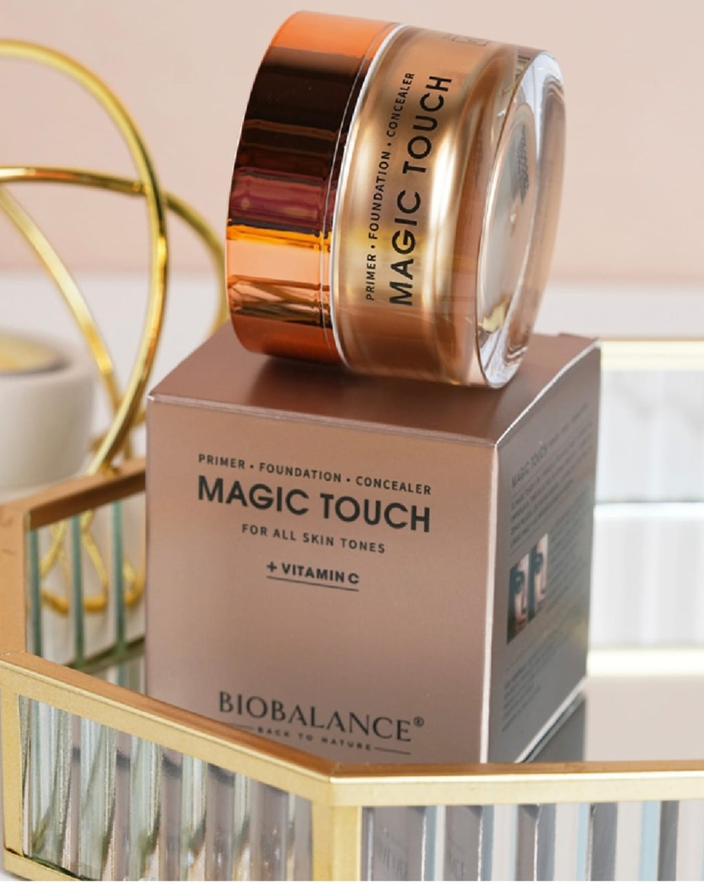 BIOBALANCE Magic Touch Primer • Foundation • Concealer + Vitamin C – 30ml | بيو بالانس ماجيك تتش برايمر وكريم أساس وكونسيلر 3 في 1 بفيتامين C لجميع ألوان البشرة – 30 مل