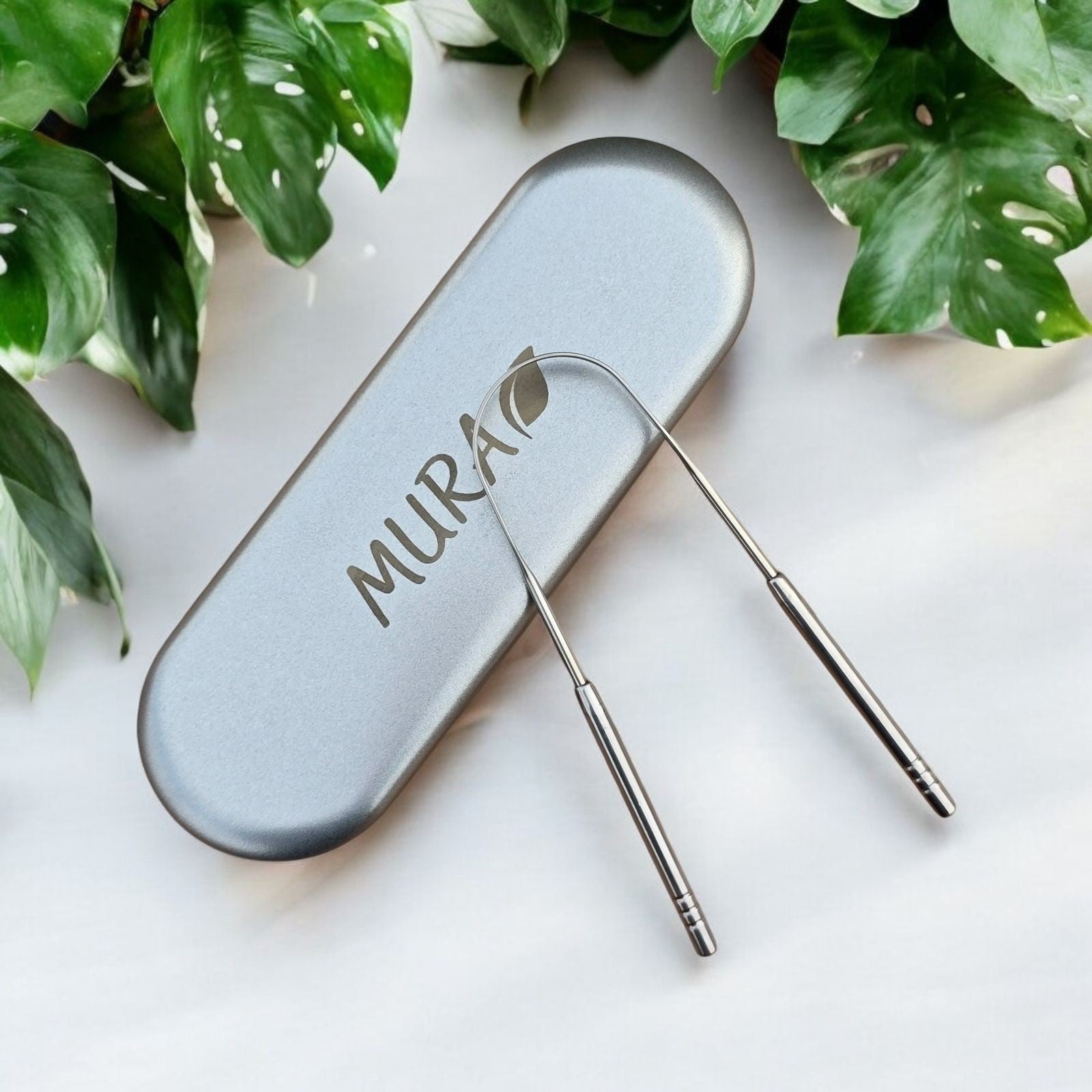 MURA Tongue Scraper with Metal Case  | مورا قاشطة لسان ستانلس ستيل مع حافظة معدنية