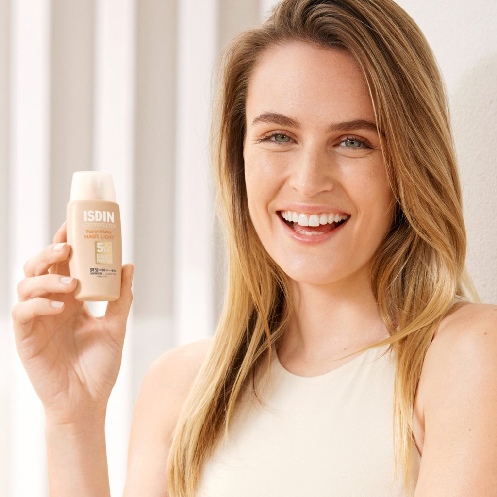 ISDIN Fotoprotector Fusion Water MAGIC Light SPF 50 – 50ml | إيزدين واقي شمس ملون للوجه SPF 50 درجة فاتحة – 50 مل