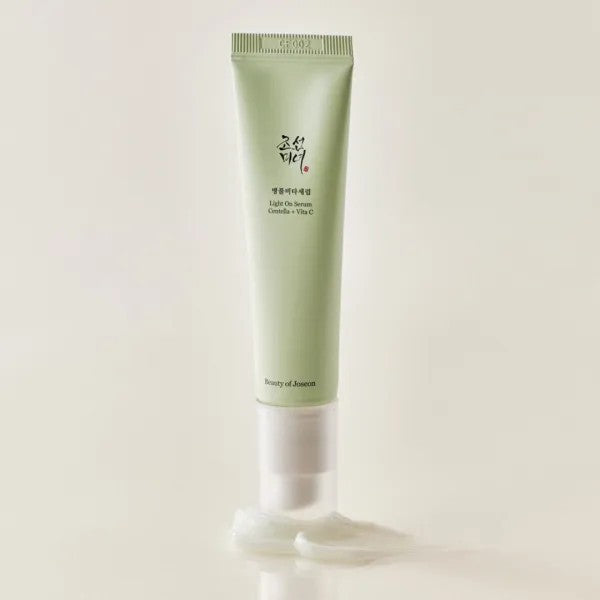سيروم لتفتيح البشرة بالسنتيلا وفيتامين سي Light On Serum Centella + Vita C