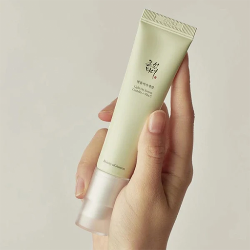 سيروم لتفتيح البشرة بالسنتيلا وفيتامين سي Light On Serum Centella + Vita C
